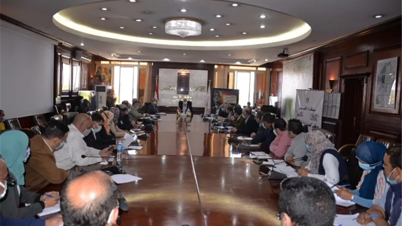 الإجراءات الإحترازية وتطوير العاصمة والريف المصرى فى جلسة المجلس التنفيذى لمحافظة الأقصر