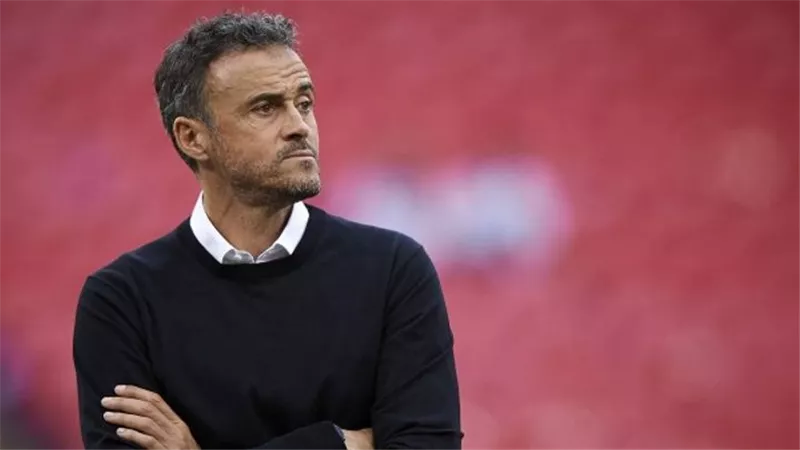 إنريكى يكشف عدم تواجده على دكة منتخب إسبانيا في لقاء كوسوفو