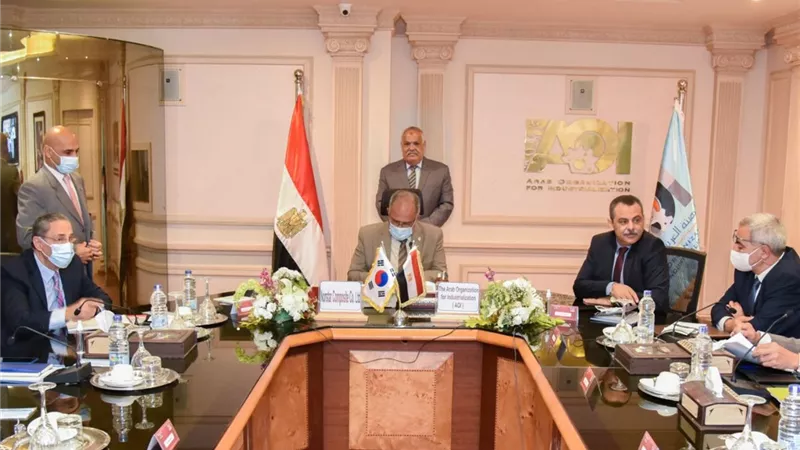 العربية للتصنيع وشركة نيوستار الكورية يوقعان مذكرة تفاهم لتصنيع إسطوانات الغاز الطبيعي