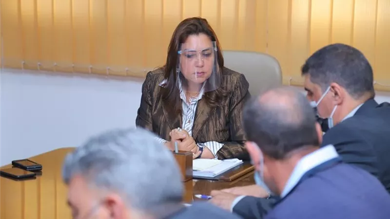 محافظ دمياط تبحث آلية تطوير طريقى بورسعيد و السيالة