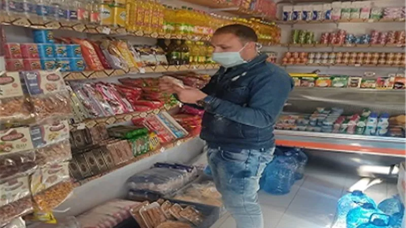 اعدام 140 كجم و 74 لتر مواد غذائية غير صالحة للاستهلاك الادمي بمدينة دهب ....بالصور