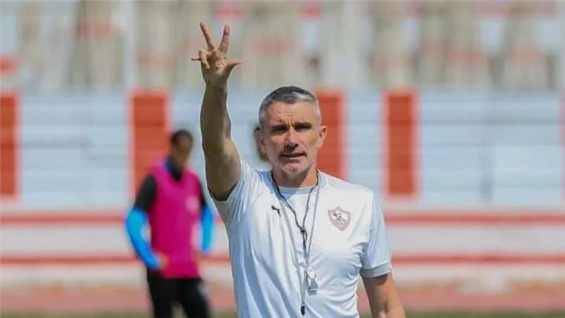 مفاجأة.. كارتيرون يطالب الزمالك بقطع إعارة هذا اللاعب
