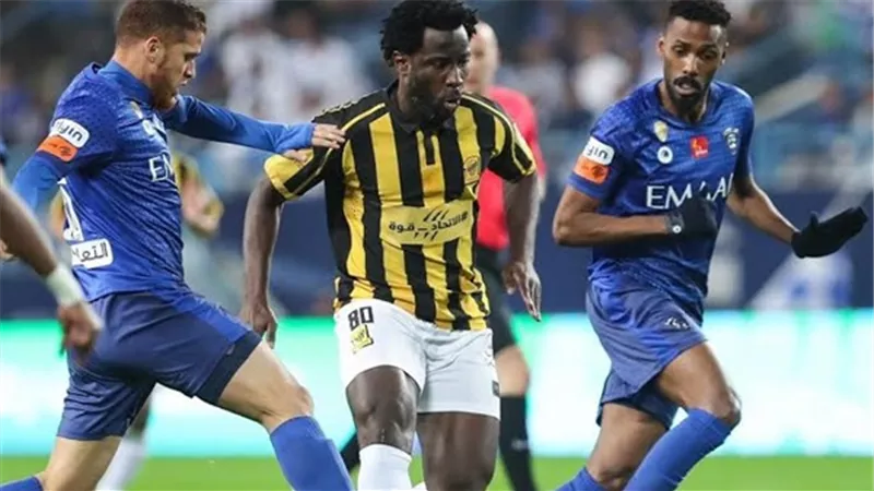 طاقم تحكيم أجنبى إدارة مباراة كلاسيكو الاتحاد والهلال