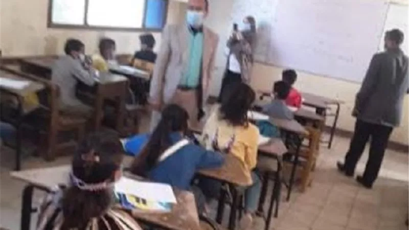 مدير عام ادارة قنا يتابع امتحانات شهر مارس بمدرسة عزبة حامد للتعليم الاساسى
