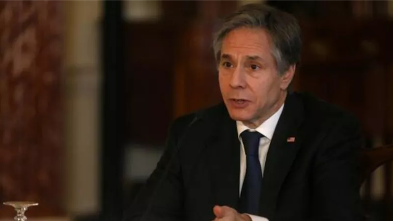 واشنطن تلغي عقوبات فرضها ترامب على مسؤولين في 