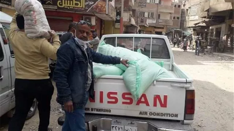ضبط سلع تموينية مدعمة قبل تهريبها وبيعها بالسوق السوداء في حملات تموينية بمركز بلبيس