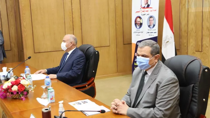 سعفان ومحافظ قنا يسلمان شهادات اتمام التدريب على7 مهن بمركز قفط والوحدة المتنقلة.. صور