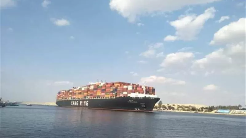 رئيس هيئة قناة السويس: عبور كافة السفن المنتظرة بالمجرى الملاحي منذ حادث جنوح السفينة البنمية
