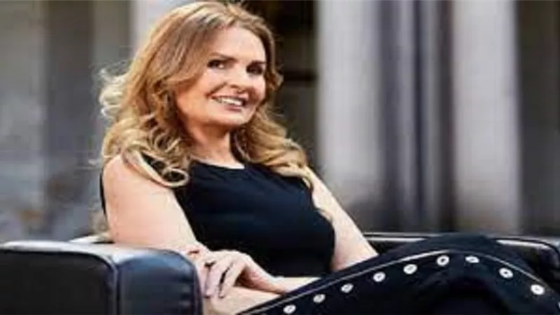 يسرا تشيد بنقل 22 مومياء.. 
