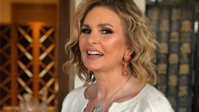 يسرا عن موكب نقل المومياوات: فخورة إني مصرية وأشكر الرئيس السيسي .. فيديو