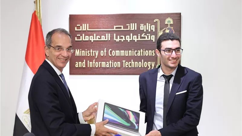 وزير الاتصالات يلتقى مجموعة من رواد العمل الحر خريجى مبادرة مستقبلنا.. رقمى