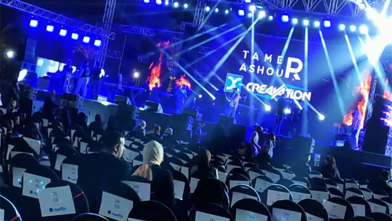 توافد الجمهور على حفل النجمان تامر عاشور ورامى جمال بالمنارة... صور