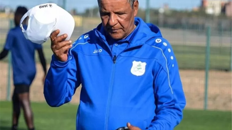 استقالة المدير الفنى لمولودية الجزائر عقب الهزيمة من الزمالك