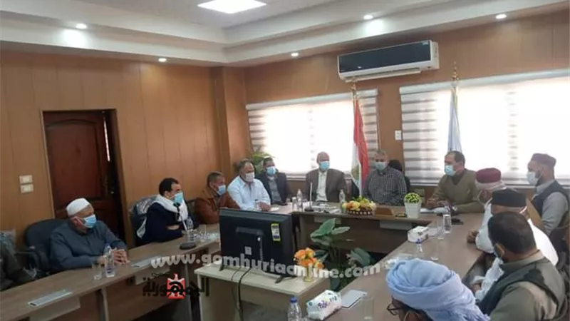 رئيس مركز ومدينة سيوة يلتقي مشايخ القبائل وأعضاء اللجنة الدائمة لإدارة مياه الري
