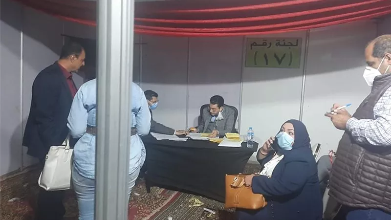 بالصور.. بدء فرز صناديق انتخابات الصحفيين على مقعد النقيب