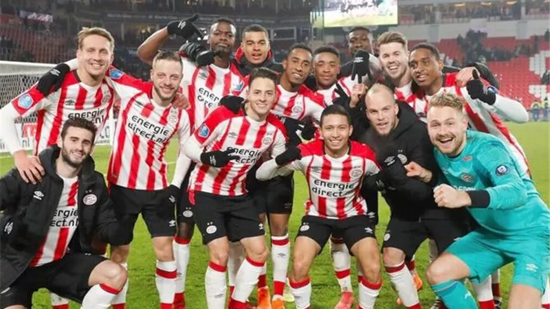 الدورى الهولندى: أيندهوفن يستعيد الوصافة بثلاثية فى مرمى هيراكليس