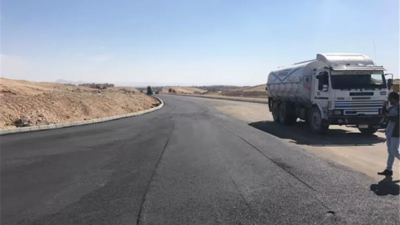 رئيس مركز الزينية شمال الأقصر يتفقد أعمال الرصف ورفع التراكمات