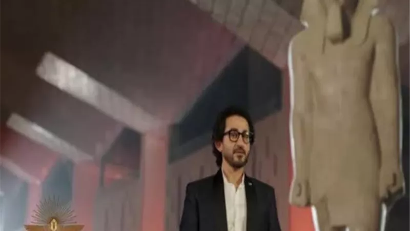 احمد حلمى لمنفذ حفل المومياوات: 