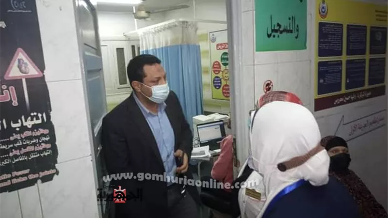 مدير صحة المنوفية يتابع تطعيم المواطنين بلقاح كورونا بالمركز الصحي بشبين الكوم