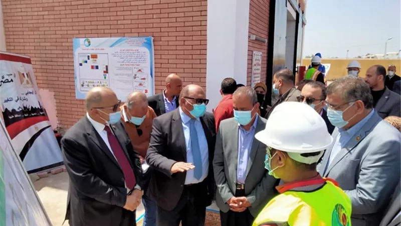 محافظ الاسماعيلية يفتتح محطة مياة الشرب بالتل الكبير