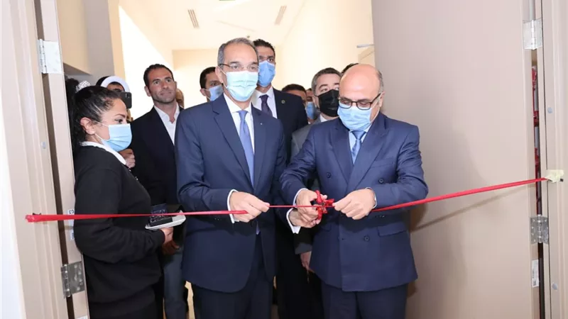 وزيرا العدل والاتصالات يفتتحان فرعي توثيق مميزين بأكتوبر والشيخ زايد.. صور