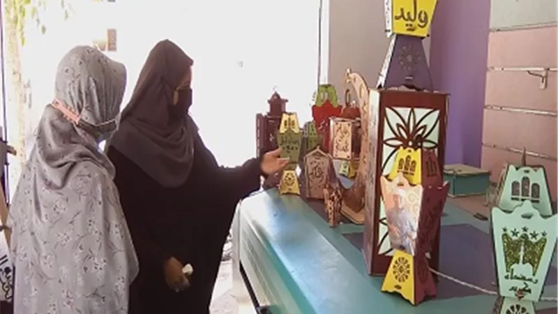 فرحة رمضان فوانيس اشكال والوان يصنعها صابر الفنان بالوادى الجديد.صور وفيديو