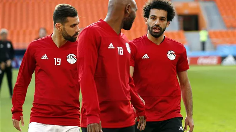 مدرب المنتخب يوضح موقف شيكابالا.. وتنازل النني عن الشارة لصلاح