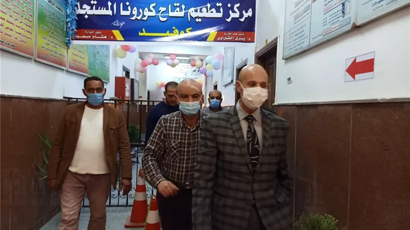 وكيل وزارة الصحة يتابع إستعدادات المركز الطبي بأبوكبير لتطعيم المواطنين بلقاح كورونا
