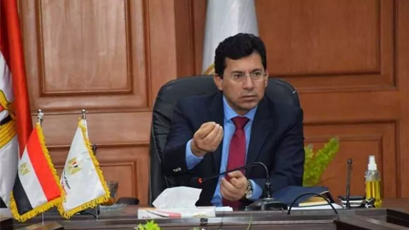 وزير الرياضة بهنئ شباب منتخب السلاح على الميدالية التاريخية .. أنتم نموذج مشرف لشباب مصر*