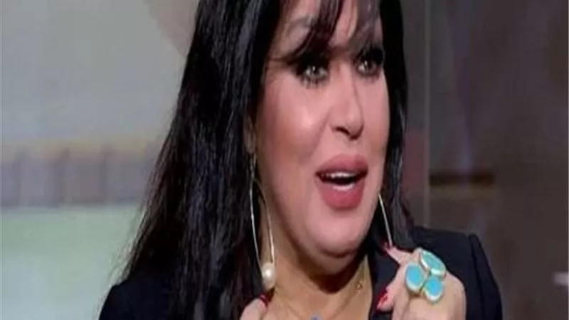 الموضوع مش هزار.. فيفي عبده تتلقى الجرعة الثانية من لقاح كورونا.. فيديو
