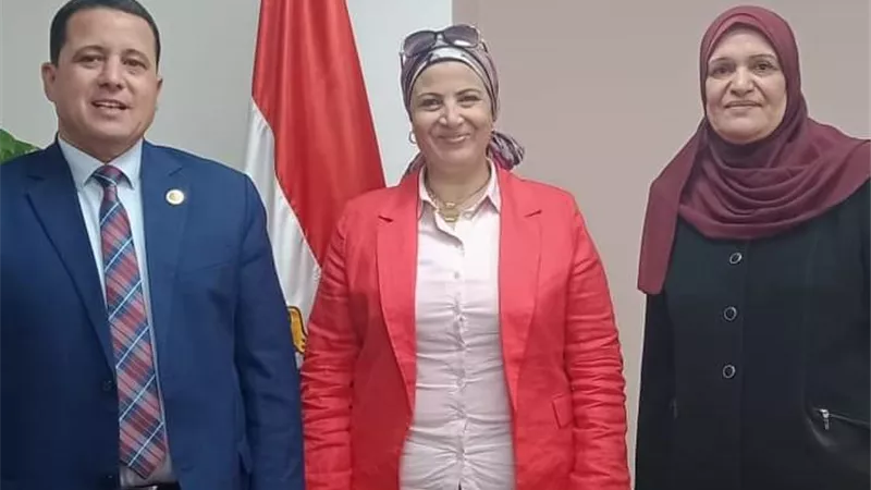 وزير الشباب والرياضة يلتقي نائبة البرلمان عن مطروح ومدير عام الشباب لعرض مشاكل الشباب بالمحافظة
