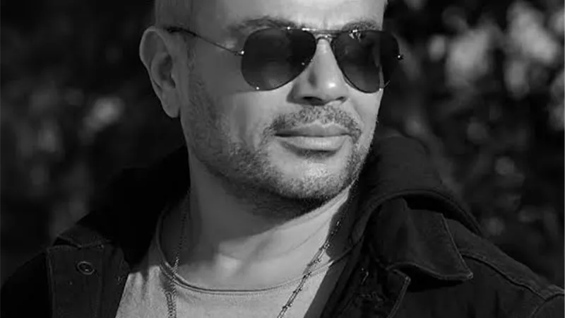 عمرو دياب يخطف الانظار فى احدث ظهور له من دبى.. صور