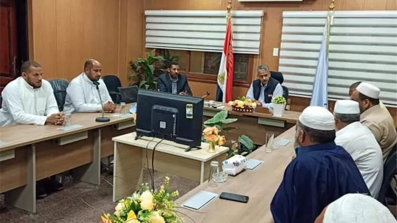 رئيس مدينة سيوة يبحث مع ممثلي الجمعيات الأهلية سبل التعاون لتوصيل المساعدات لمستحقيها