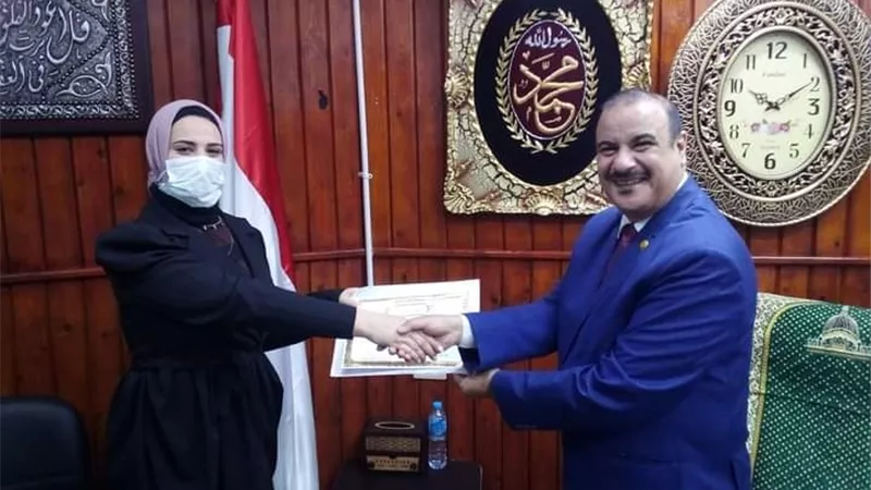 تكريم أصغر باحثة حاصلة علي الشهادة العلمية السامية بمحافظة مطروح