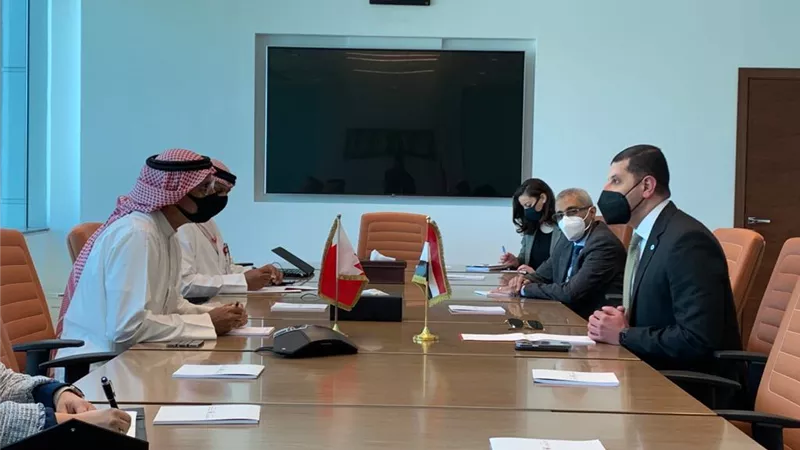 رئيس الهيئة العامة للاستثمار يلتقى وزير الصناعة البحرينى