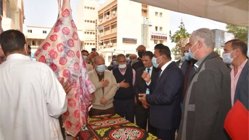 افتتاح معرض أهلًا رمضان أمام ديوان عام محافظة مطروح لتوفير السلع الغذائية.. بالصور