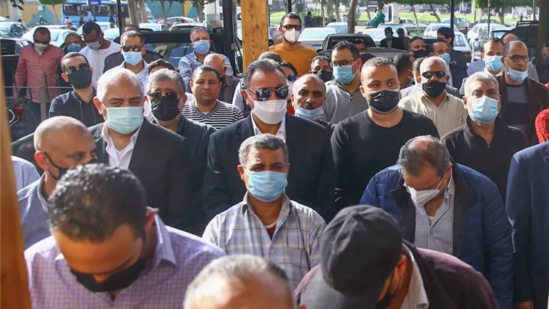 الخطيب ومجلسه يشاركون في تشييع جثمان حلمى عبدالرازق