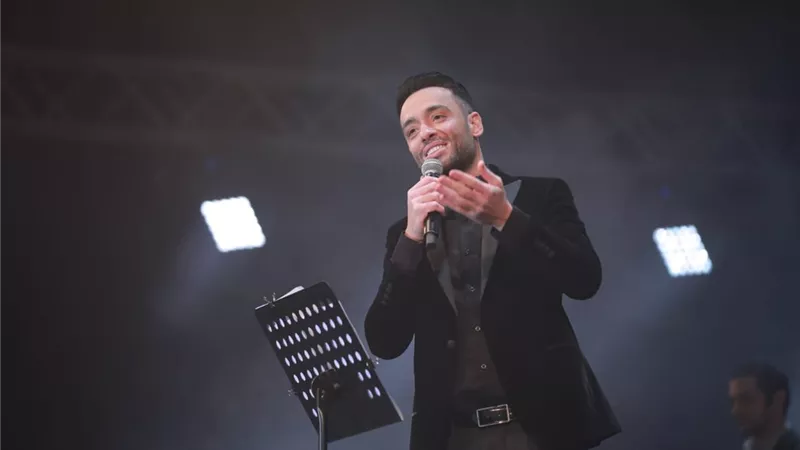 عندى أمراض مزمنة ومناعية.. رامى جمال يتلقى لقاح كورونا