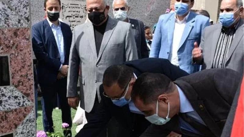 زهور فى ذكرى شهداء مدرسة بحر البقر بالشرقية