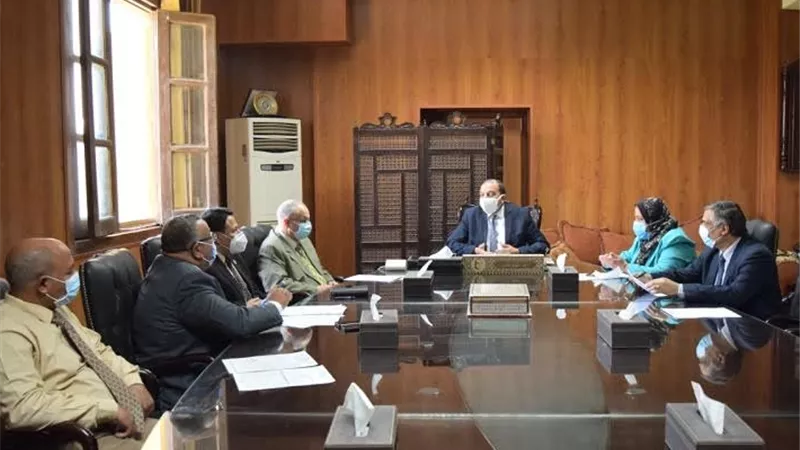 تكريم الموظفين المثاليين بمركز التعلم المدمج ببنى سويف