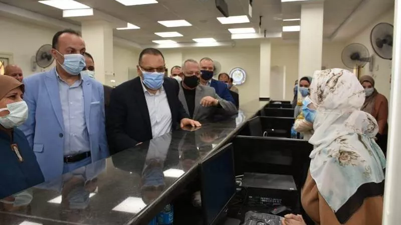 محافظ الشرقية يفتتح مركز خدمة المواطنين المُطور للبطاقات التموينية بمنشأة أبوعمر