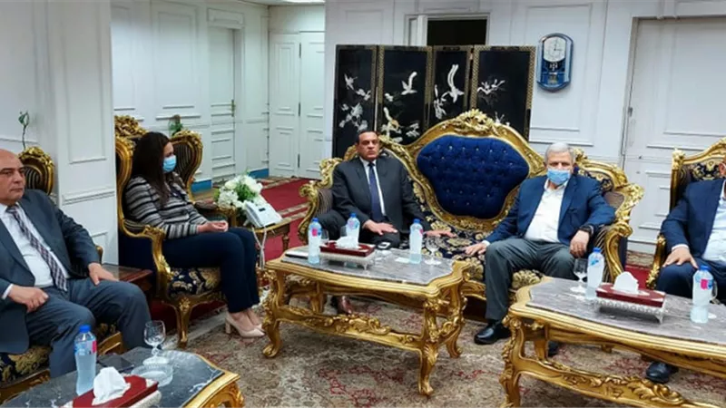محافظ البحيرة يستقبل بمكتبه رئيس الشركة القابضة لمياه الشرب والصرف الصحي