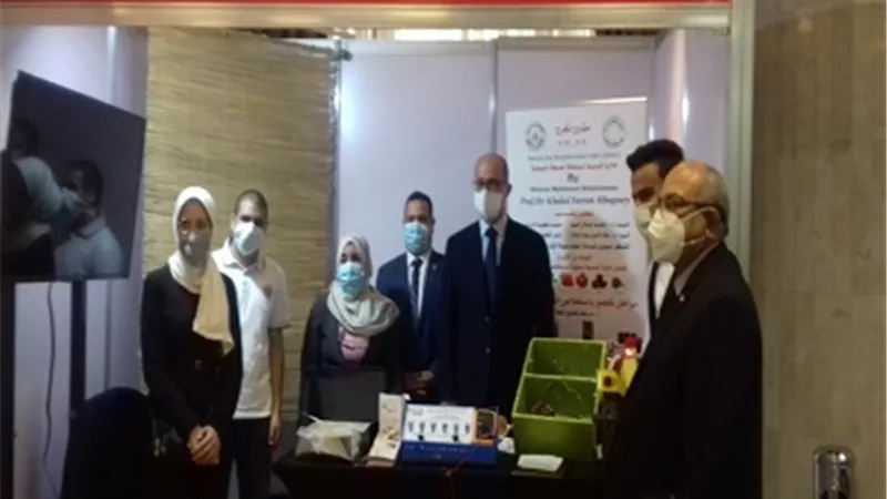 نموذج جرار يعمل بالخلايا الشمسيه في معرض الزراعة بمؤتر جامعة عين شمس