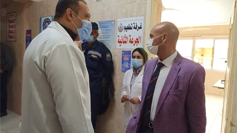 وكيل وزارة الصحة يتابع تطعيم المواطنين بلقاح كورونا والخدمات الطبية بمستشفي القنايات