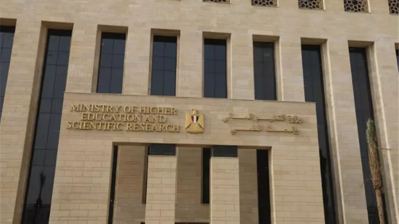 وزير التعليم العالي يتفقد مبنى الوزارة بالعاصمة الإدارية الجديدة