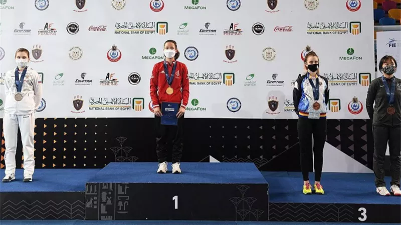 الكندية جيسيكا تحرز ذهبية سلاح الشيش للناشئات ببطولة العالم مصر 2021