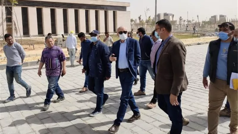 قيادات هيئة المجتمعات العمرانية تتفقد المشروعات الجديدة بأحياء العاصمة الإدارية.. بالصور