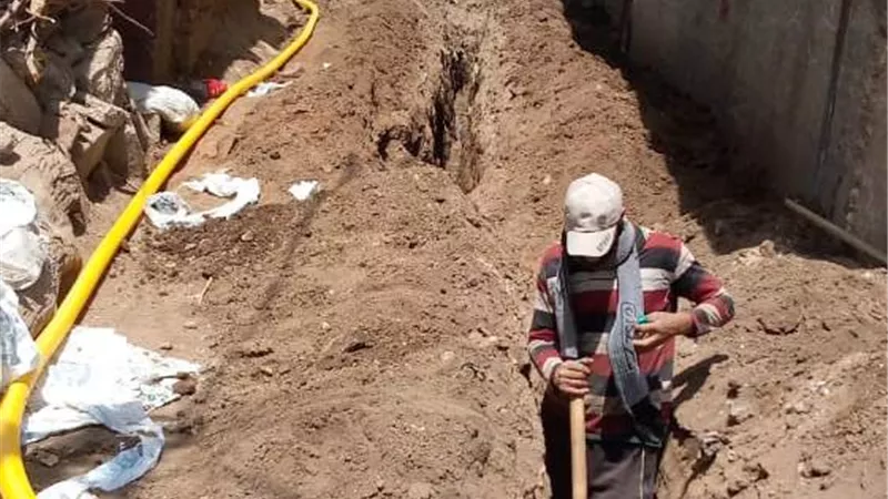 الإنتهاء من مد 1500 متر خطوط غاز طبيعى بأرمنت الحيط جنوب غرب الأقصر