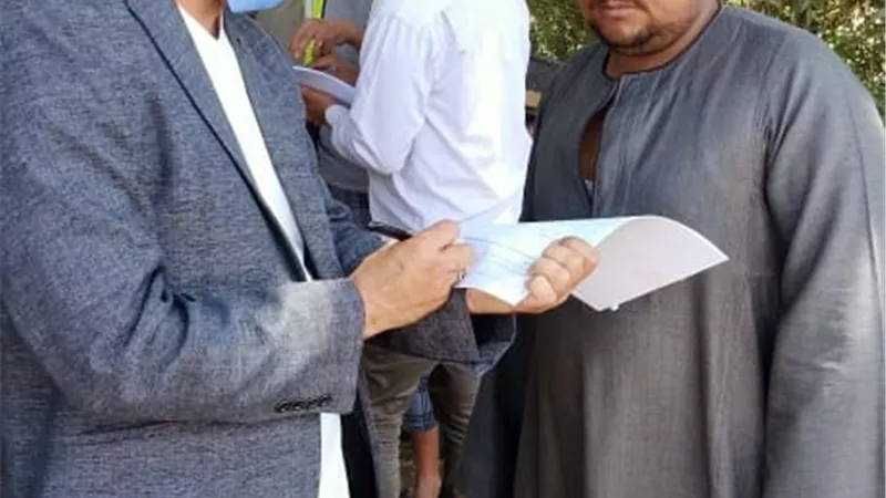 شركة مياه قنا تجرى استطلاع آراء أهالي قرية الشعراني بقوص لقياس رضاهم عن الخدمات