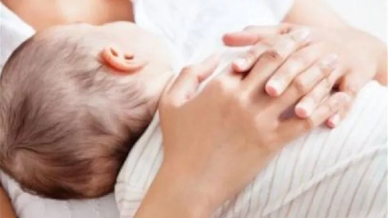 ماحكم قضاء رمضان للمرأة المرضع وهل عليها كفارة... الافتاء تجيب